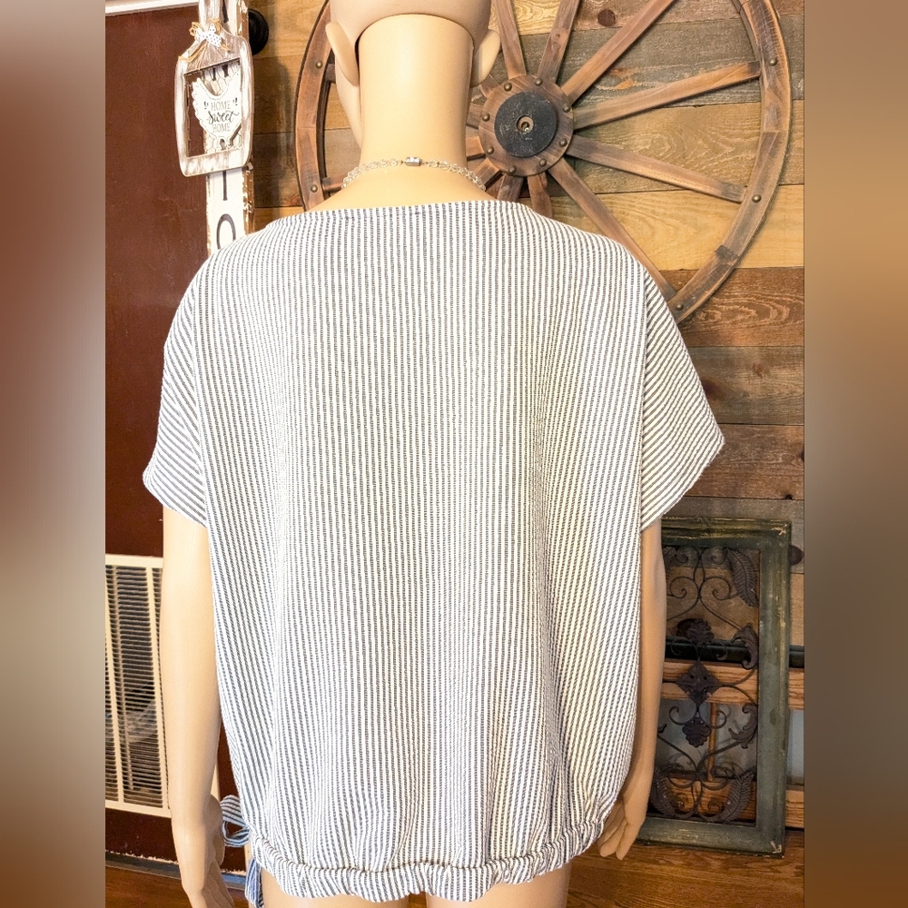 MICHAEL Michael Kors Black & White Vertical Striped Cropped Blouse - Picture 6 of 11